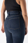 Ultra high waisted, high rise, dark blue denim, plus size jeans for curvy women. Free shipping in Denmark 