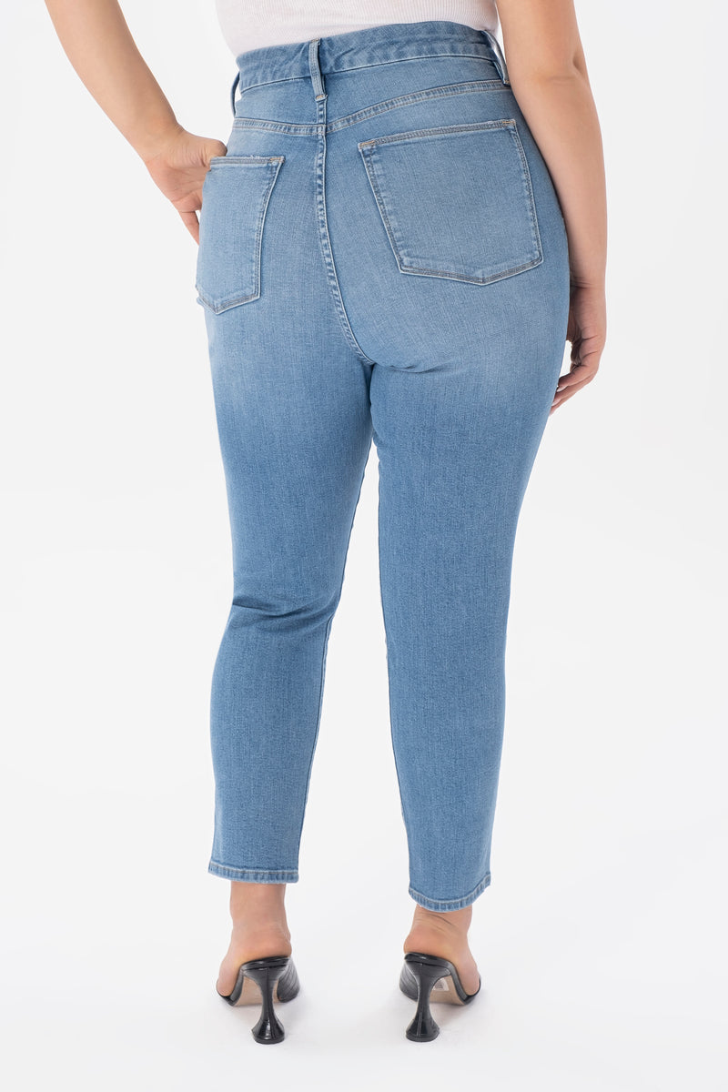 Shop plus size jeans at INAN ISIK. Ultra high waist, high-rise, light blue color plus size jeans. Free shipping in Denmark.