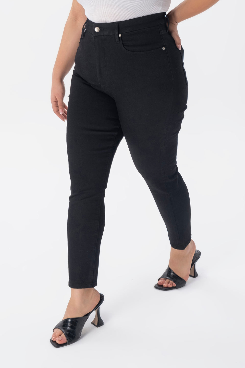 Classic skinny black pants for plus size women. Shop the ultra high waisted super skinny black jeans at INAN ISIK.