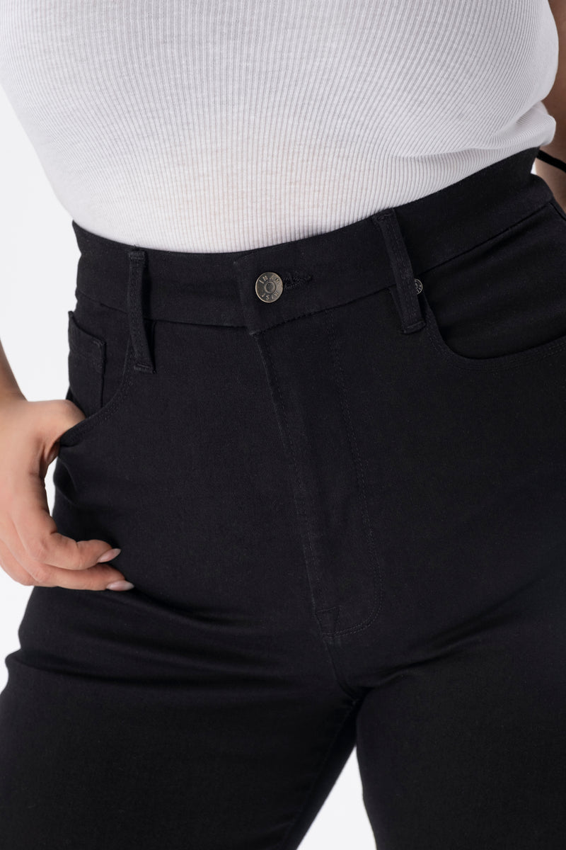 High waisted plus size skinny black jeans for curvy women..