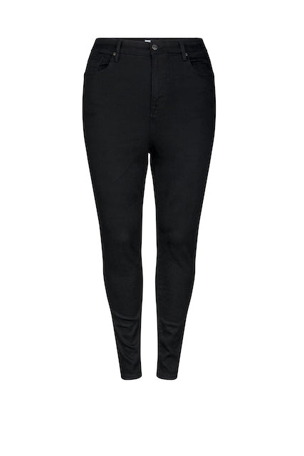 A classic pair of black skinny pants designed for curvy women. Shop the ultra high waisted plus size black jeans at INAN ISIK. Free shipping in Denmark.