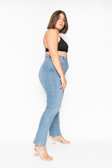Plus size jeans for curvy women. Shop trendy plus size girls clothing at INAN ISIK.