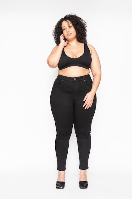 Shop black high waisted skinny plus size jeans and pants at INAN ISIK. 