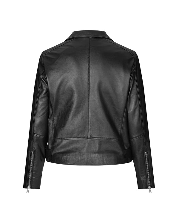 Plus size women´s leather biker jacket. At INAN ISIK shop the finest clothing designed for curvy women.
